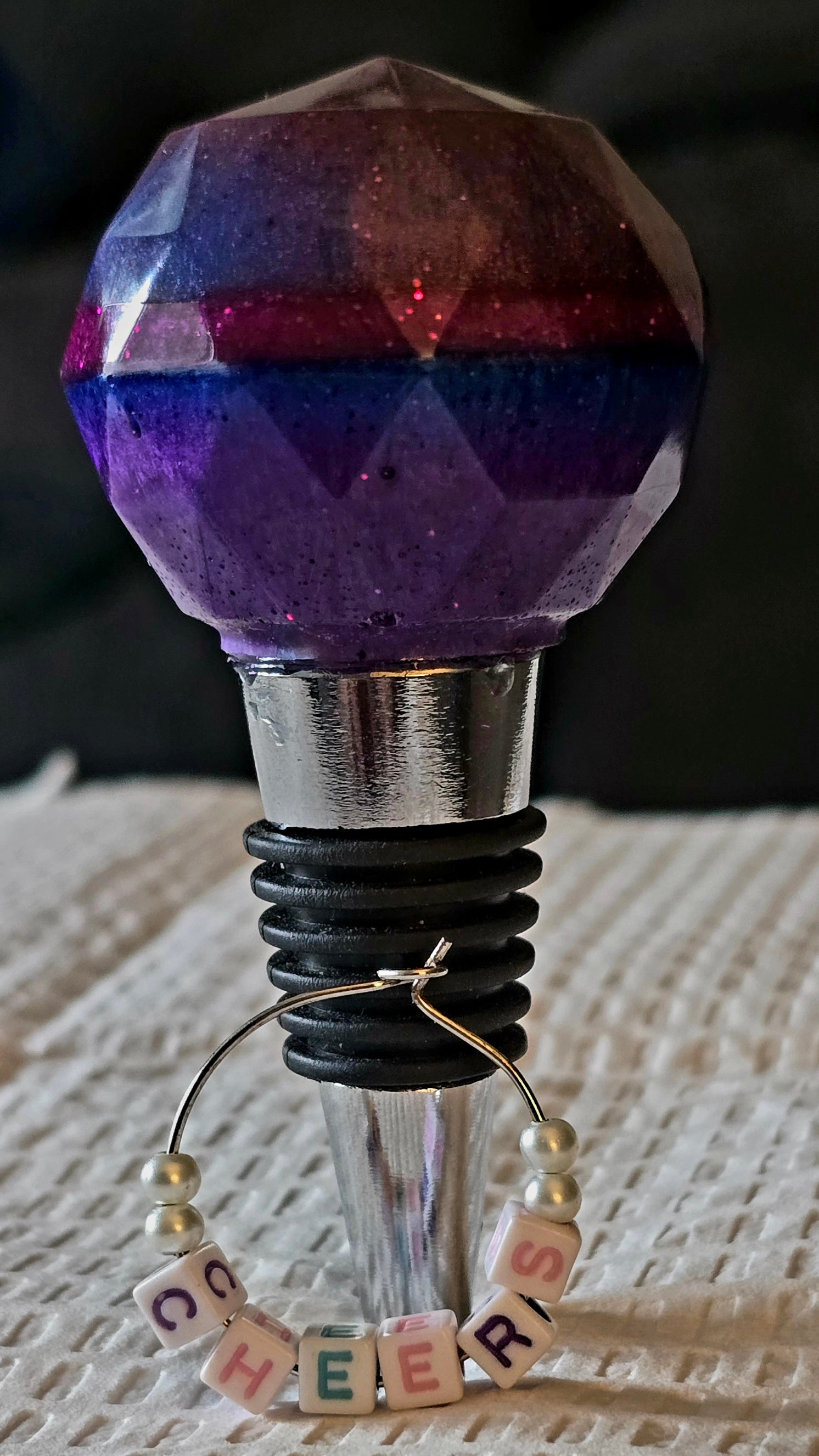 Wine stopper w/matching beaded wine glass identifier (epoxy resin)